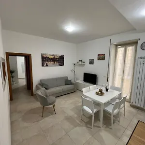 Monti Deluxe , Roma Italia